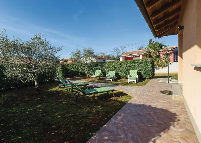 3 Bedroom Beach Front Home In Savudrija
